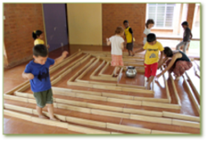 Tras los pasos de Montessori, Krishnamurti, Vicente Ferrer y Sri Aurobindo Tras los pasos de Montessori, Krishnamurti, Vicente Ferrer y Sri Aurobindo