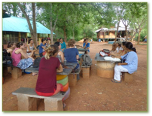 Tras los pasos de Montessori, Krishnamurti, Vicente Ferrer y Sri Aurobindo Tras los pasos de Montessori, Krishnamurti, Vicente Ferrer y Sri Aurobindo